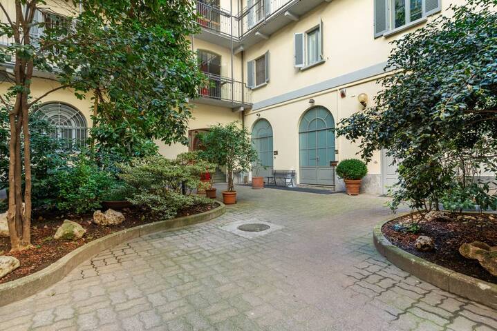 Super Chic Attic in the ♥ of Milan gallery image 5