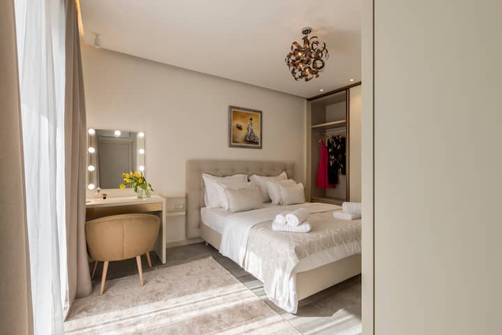 DHOMA 1: krevat dopio me banjë 1