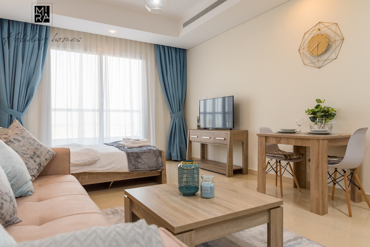 Top performing Airbnb: Beautiful Studio in Living Legends | Pool, WIFI in Wadi Al Safa 3