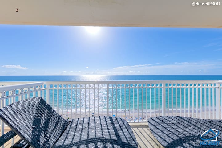 OCEANFRONT CONDO IN MIAMI BEACH!
