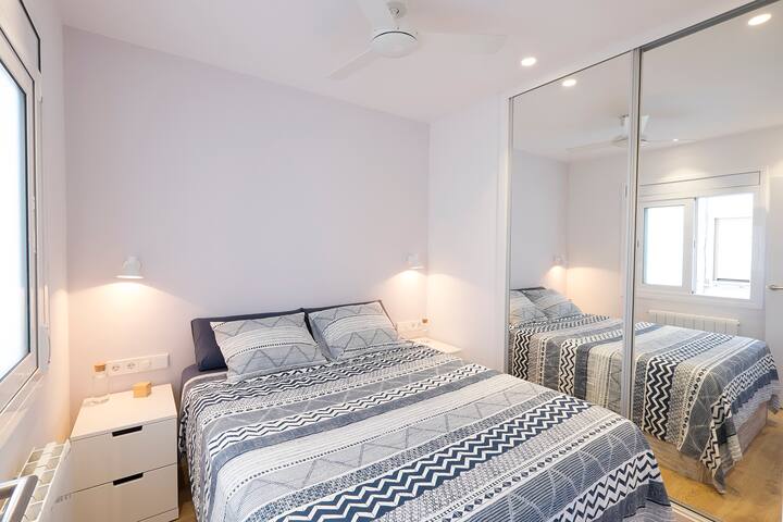 спалня с двойно легло