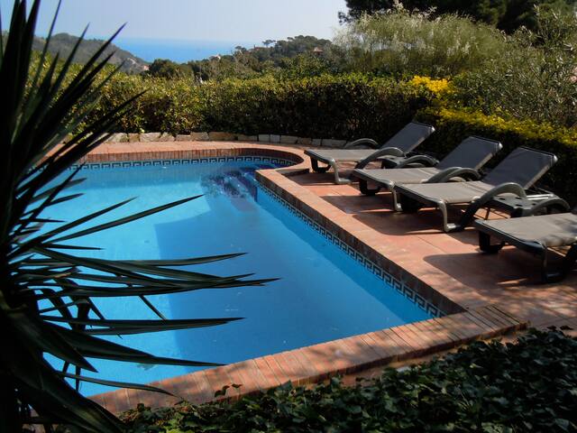 Costa Brava villa with private pool and sea views gallery image 4