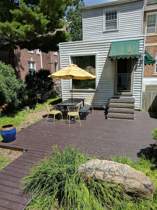 Great sun deck, seats eight