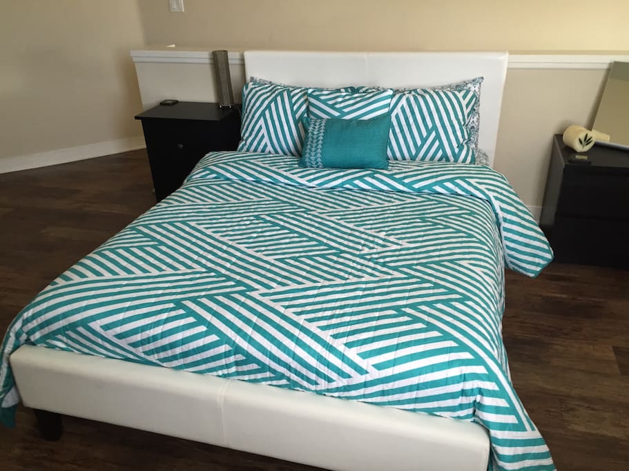 Queen size bed and night stands