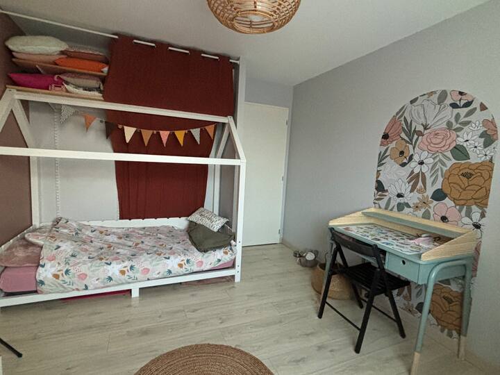 ห้องนอน 2 มีเตียงแคบบานพับขนาด 90x200