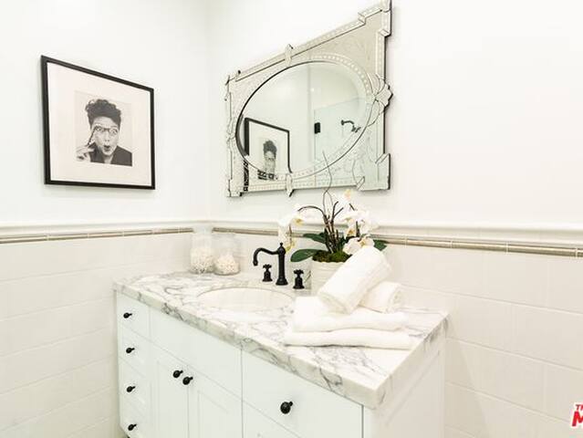 Los Angeles retreat with pool and outdoor areas gallery image 3