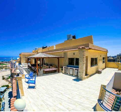 SeaView Rooftop Villa, Heart of Mersa Matruh, 3bdr
