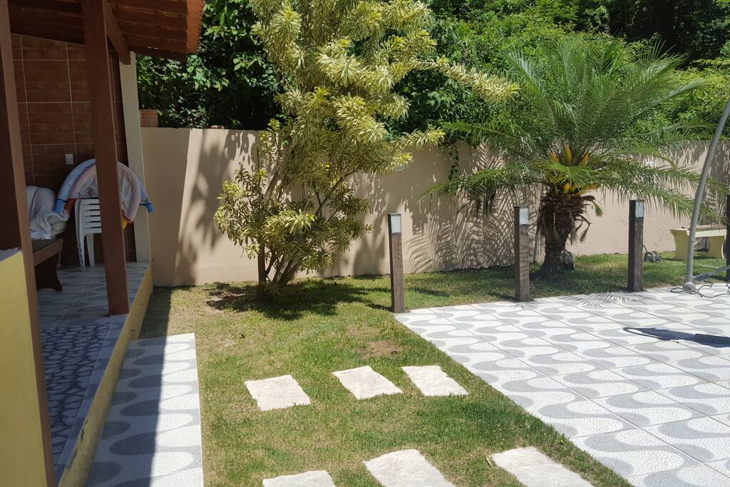 Espaço com piscina
