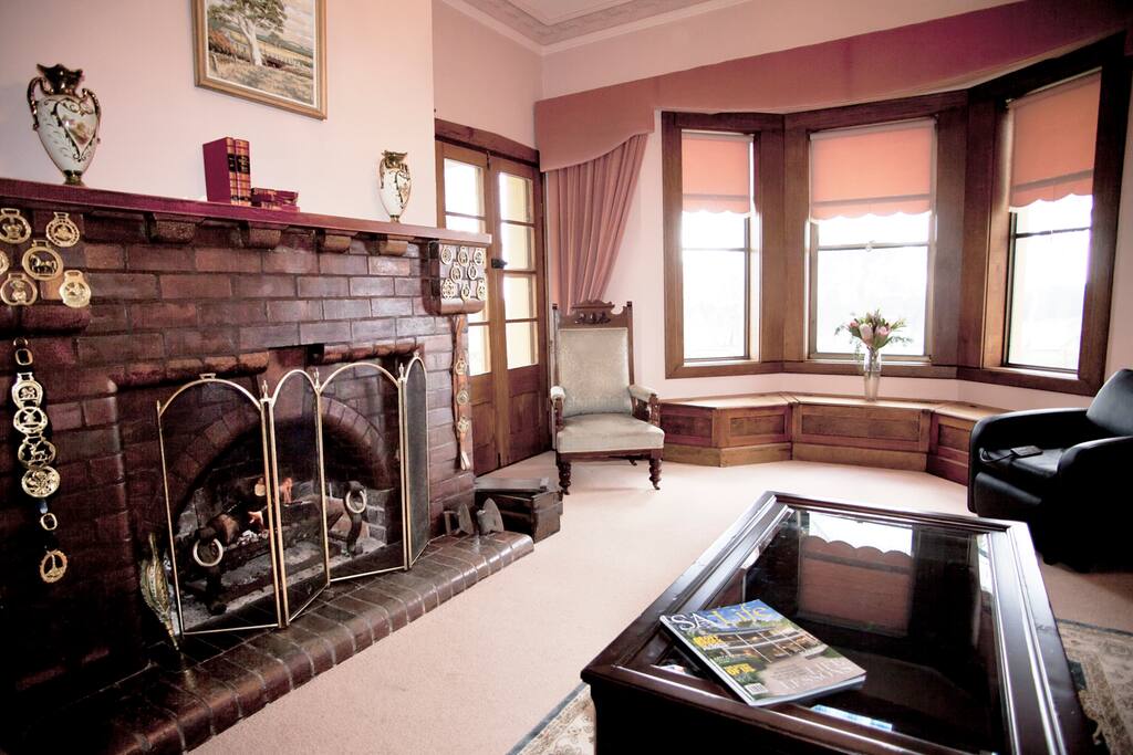 Formal Lounge/ Sitting Room