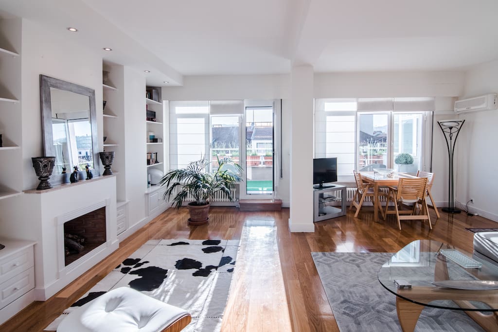 HEROS by PEOPLE RENTALS in Bilbao - Living Room
