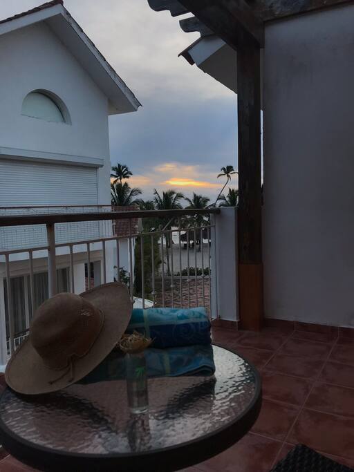 Balcony with beach view - Balcón con vista a la playa