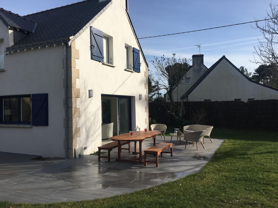 Vue maison et terrasse