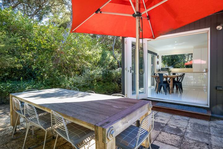 Collins 5 Bedroom Large Family Beach House gallery image 3