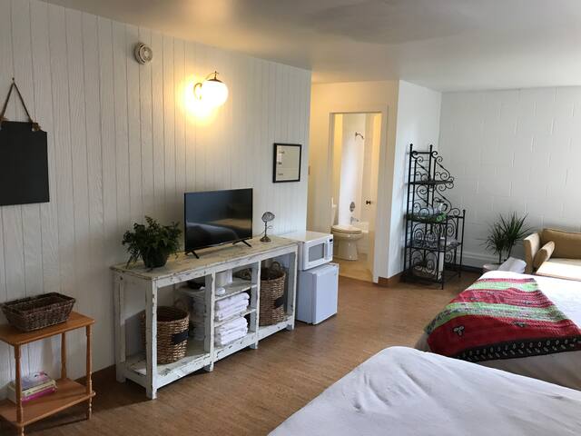 Charming Studio Apartment, 2 bed/1 bath