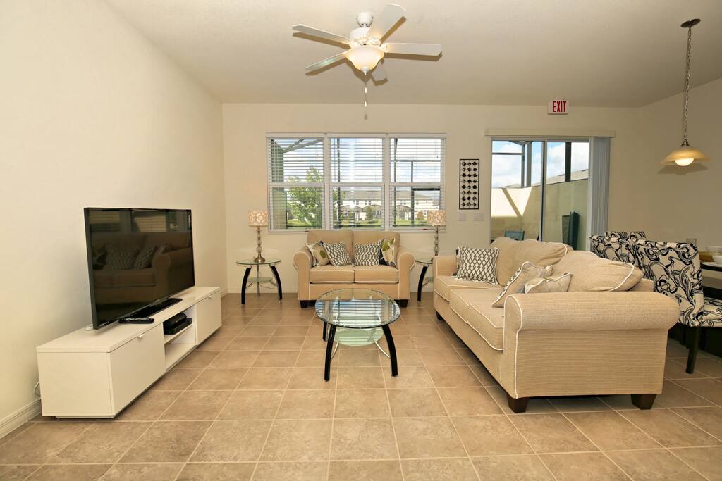 Large Flat screen Tv -Free WIFI