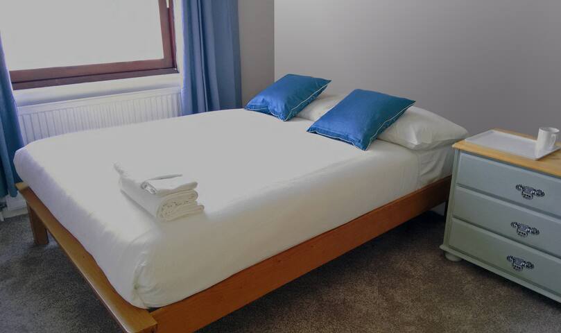 Top Floor Bright Double in West End