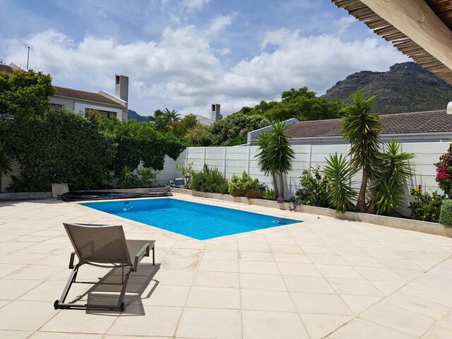 Central/Pool/Patio/BBQ gallery image 3