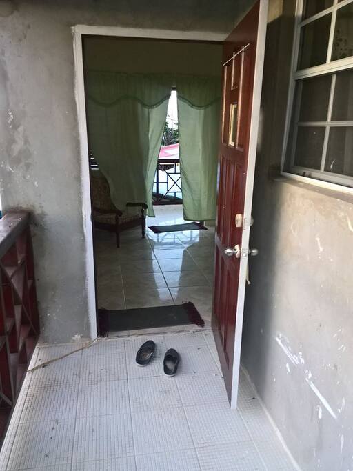 Front entrance to Apt