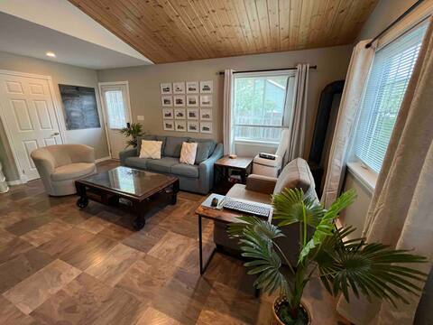 Top Airbnb: Buddy's Hideaway L2EV Central Air Beach & Shopping in South Bruce Peninsula