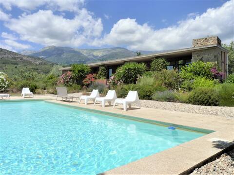 Spectacular villa with large pool