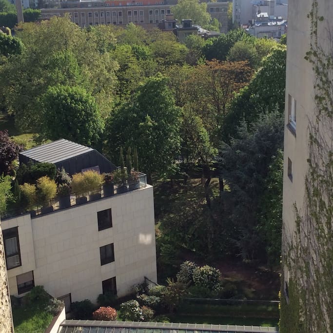 VUE SUR MAGNIFIQUE JARDIN