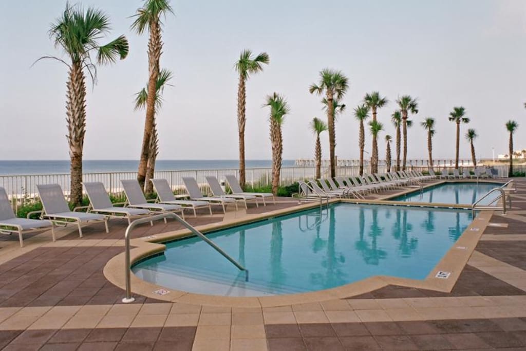 Bi-level pool (heated seasonally)