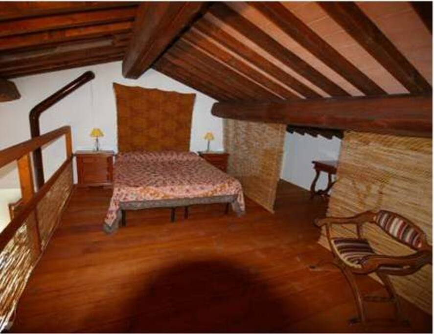 camera da letto su soppalco
