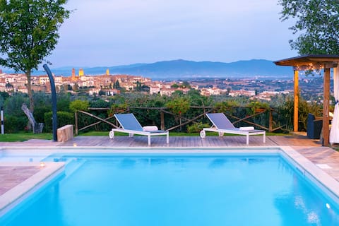 LUXURY VILLA SALTWATER POOL 35 min FROM CORTONA