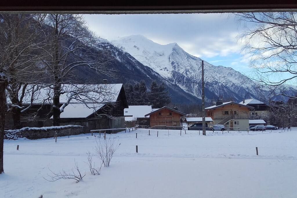 Vues du Mont Blanc du salon/salle à manger/cuisine et 1ère chambre.