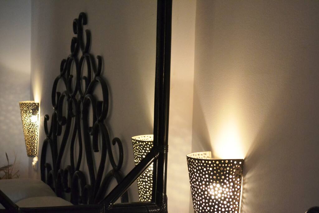 Tête de lit et ses luminaires