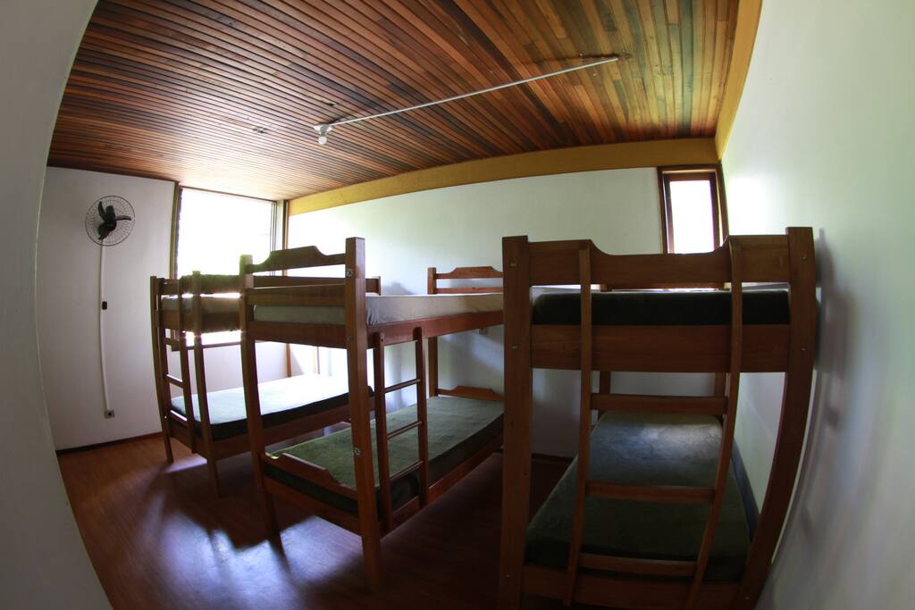 Quarto para 6 pessoas
