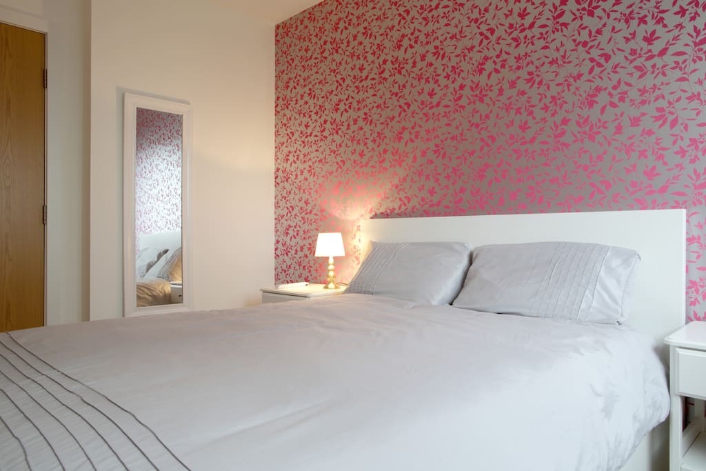King size bedroom
