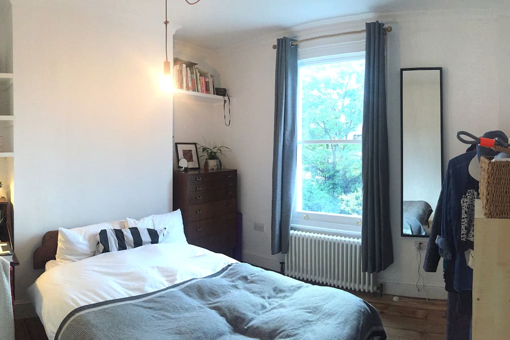 Double bedroom with heigh ceilings