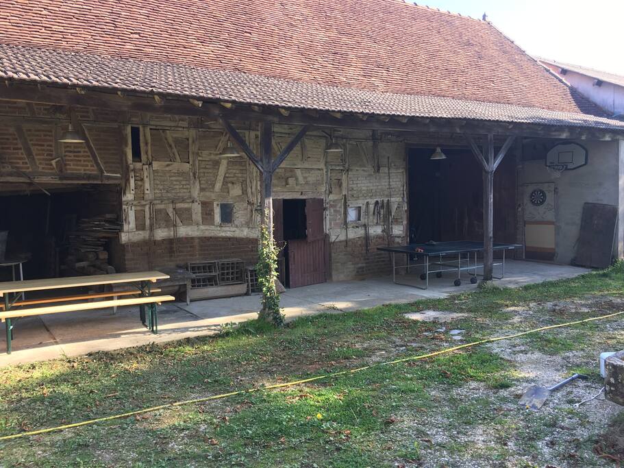 Auvent ferme- Table&banc, ping-pong