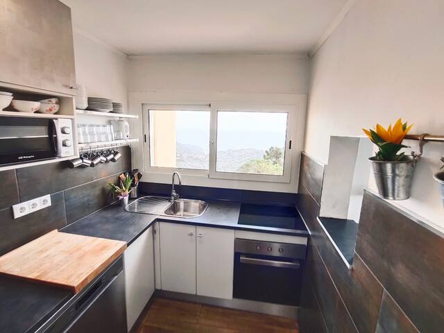 Villa Rapanui , piscina y jacuzzi, vistas al mar. gallery image 4