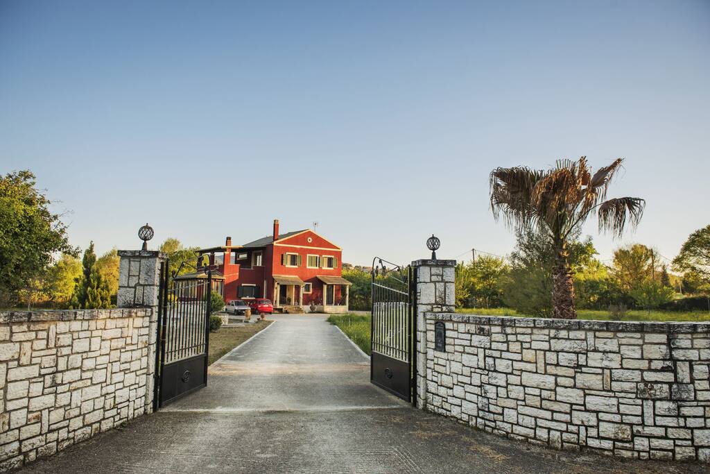 Welcome to Villa Lena