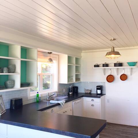 River Beachfront Cottage gallery image 5