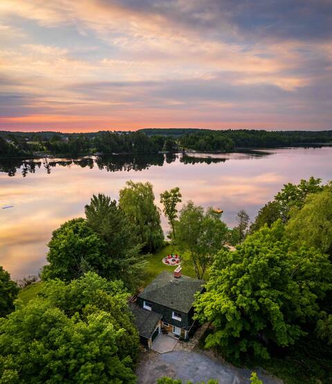 The “Mellow Yellow”Cottage on the water
