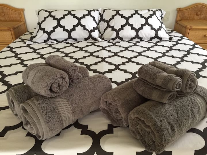 Chumba cha kulala 2 na Kitanda cha Kifalme