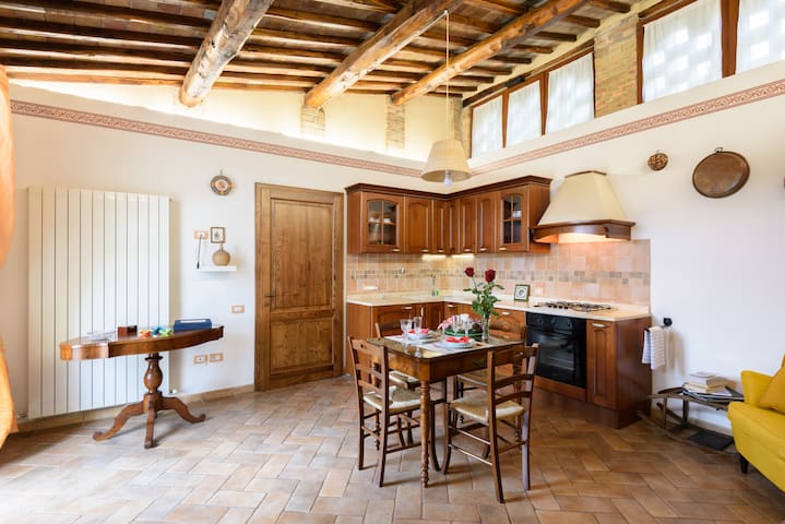 Nice and pretty romantic two-room apartment Siena