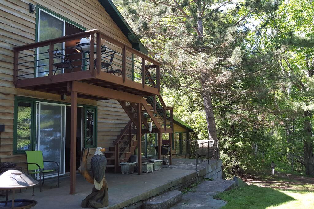 Private entrance with balcony