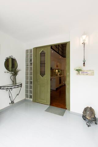 Central Apartment in Athens – Plaka gallery image 2