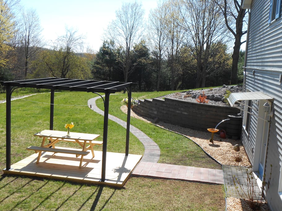 Your own private entrance and picnic area.