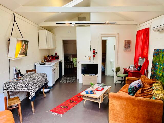 Sparrow Park Guest House in walkable art district