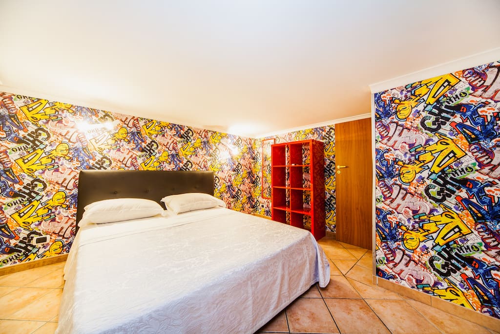 Bedroom with air conditioning graffiti style modern that combines with classic