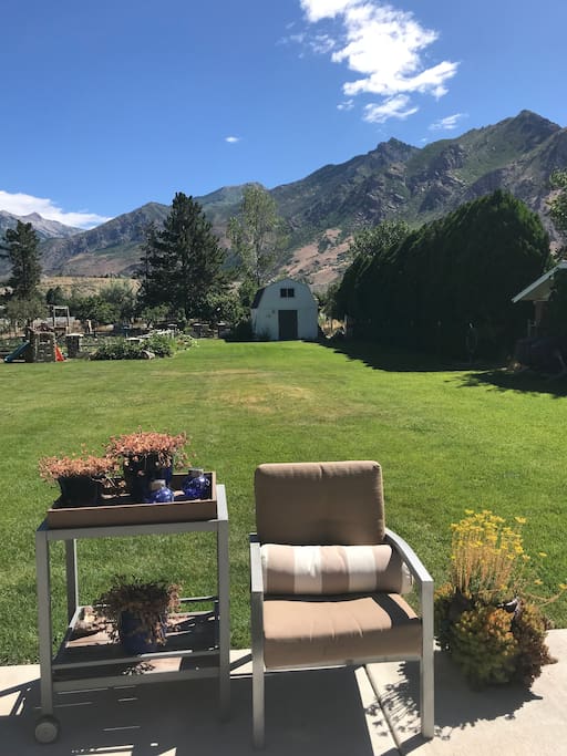 Large back yard with beautiful views of our national forest mountain peaks in the summer