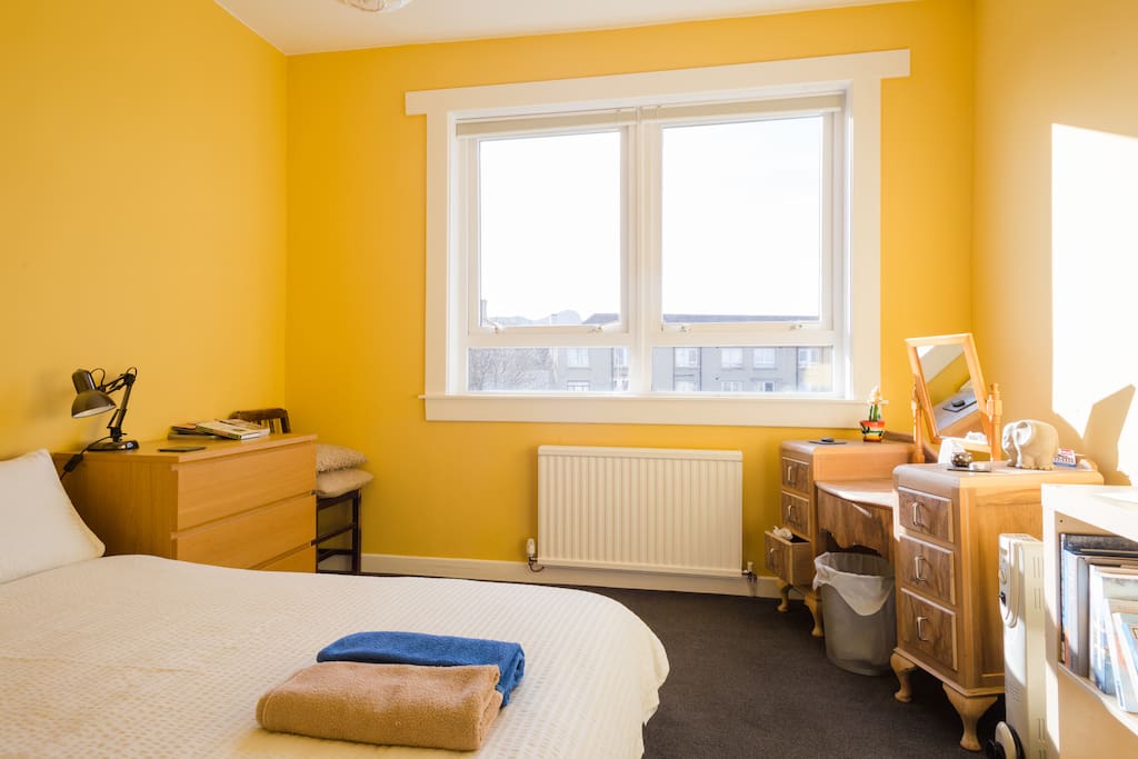 Bedroom (pic 2 of 5)