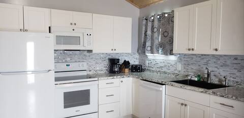 New Deluxe Duplex Unit, 2 Queen Beds, Unit G-4