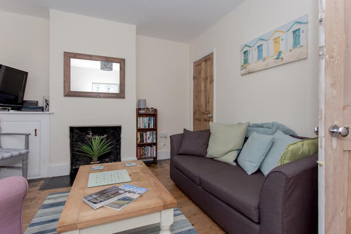In The Heart Of Ventnor, Minutes From The Beach - Shanklin