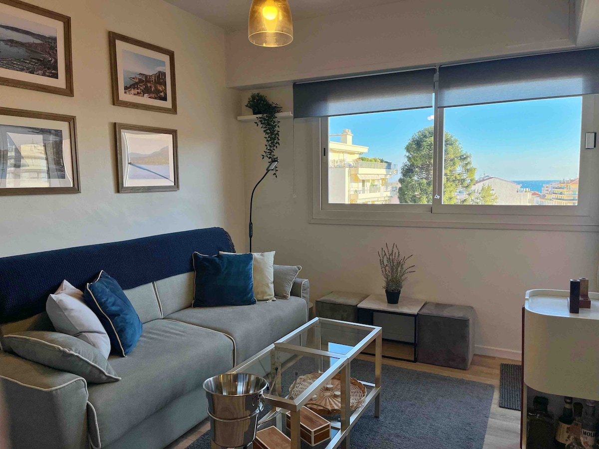 Top Airbnb: Stunning Top-Floor 1-Bdr / Large Private Terrace in Menton